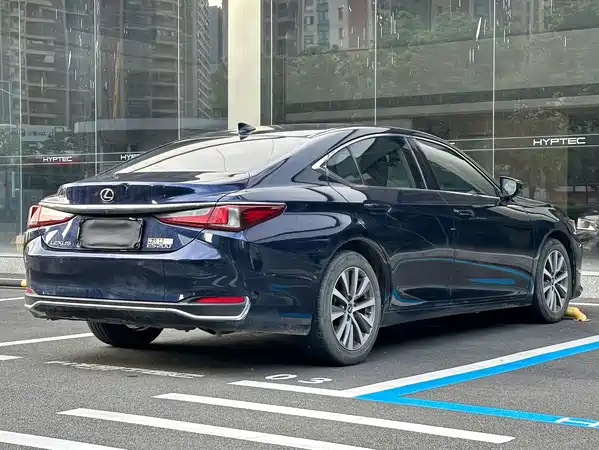 Lexus ES 2019