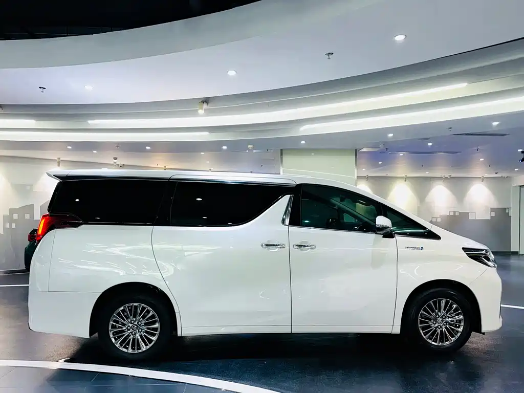 Toyota Alphard 2022 — фото 7