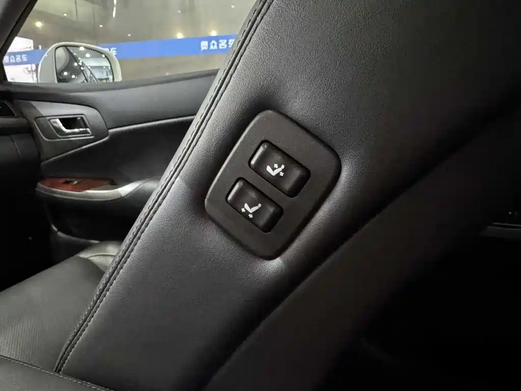 Toyota Crown 2015 — фото 17