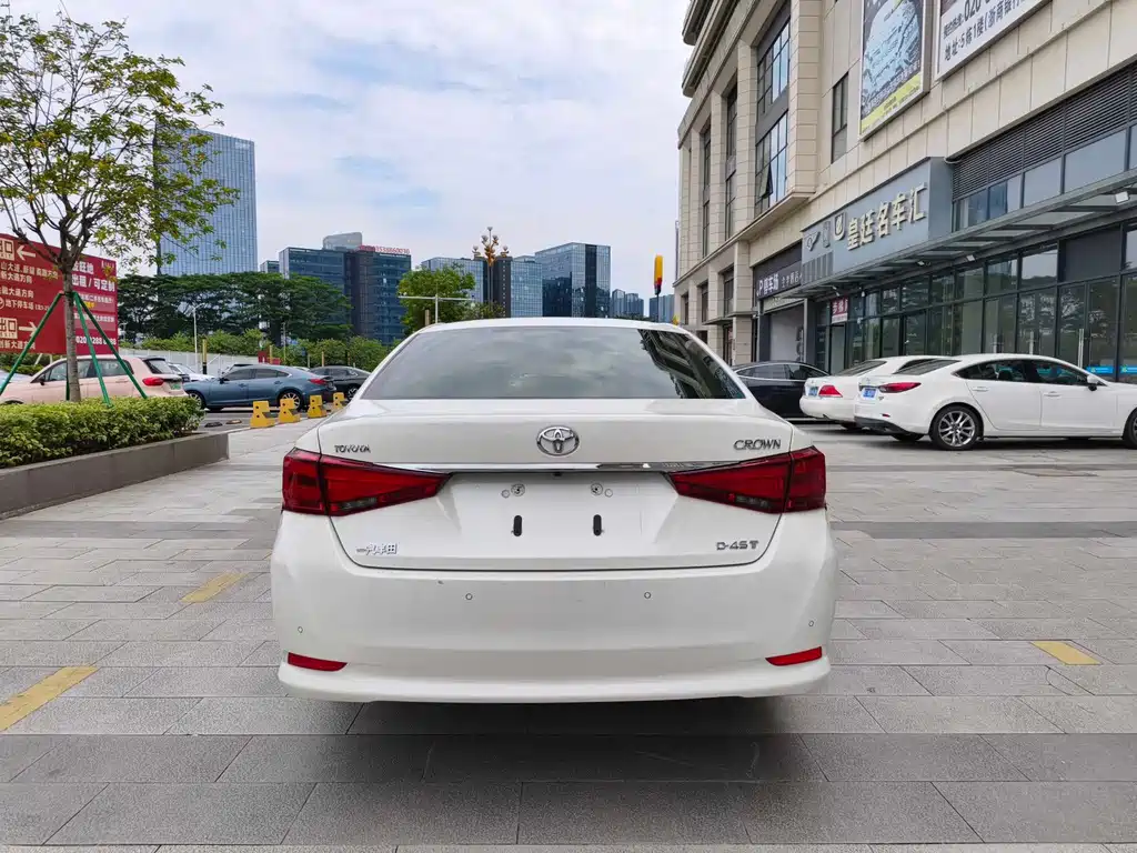Toyota Crown 2017 — фото 4