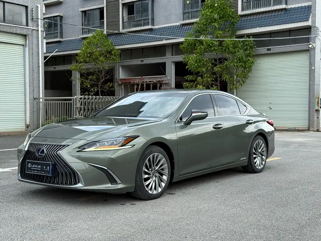 Lexus ES 2019 — фото 1