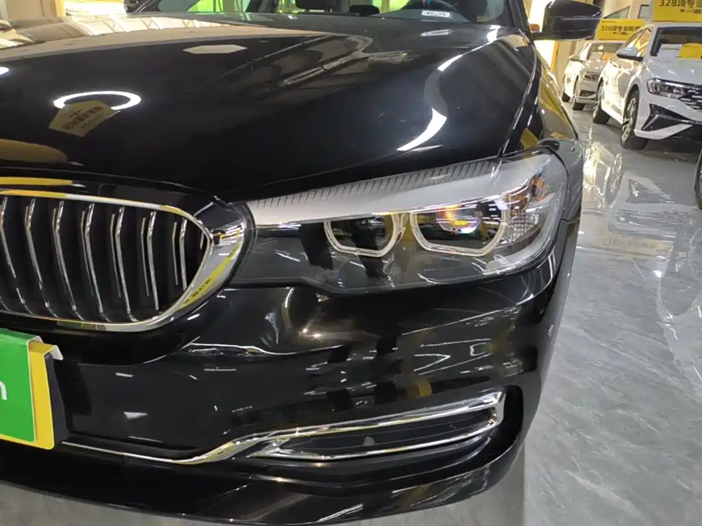 BMW 5 Series 2019 — фото 24
