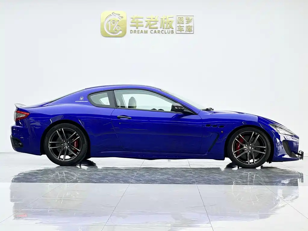 Maserati GranTurismo 2015 — фото 7