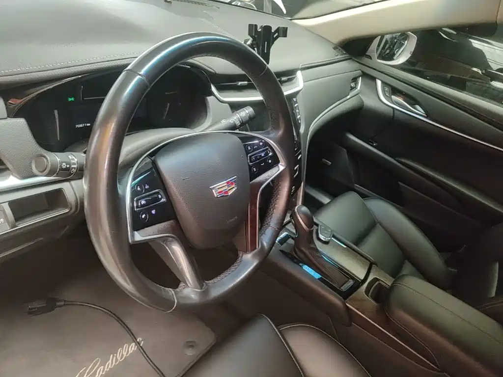 Cadillac XTS 2019 — фото 11