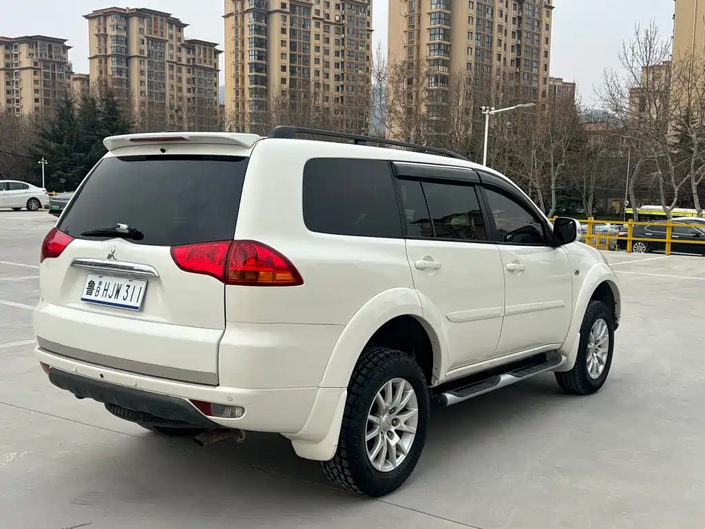 Mitsubishi Pajero Sport 2014 — фото 10