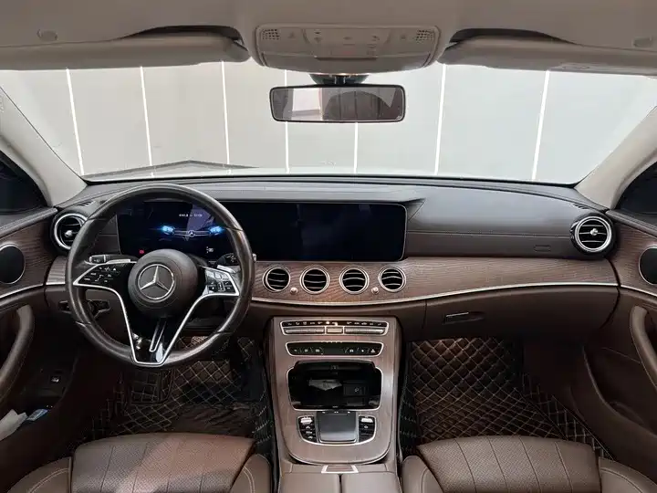 Mercedes-Benz E-Class 2023 — фото 6