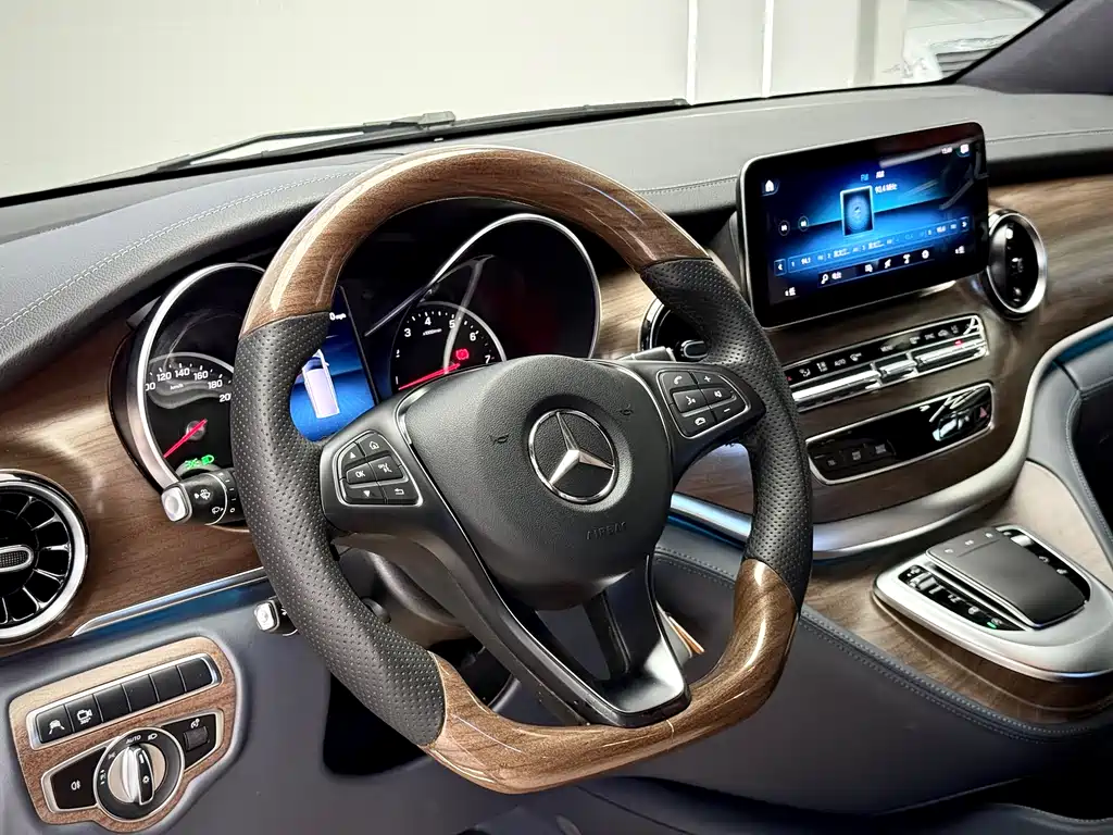 Mercedes-Benz V-Class 2021 — фото 9