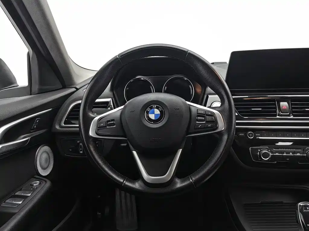 BMW 1 Series 2022 — фото 11