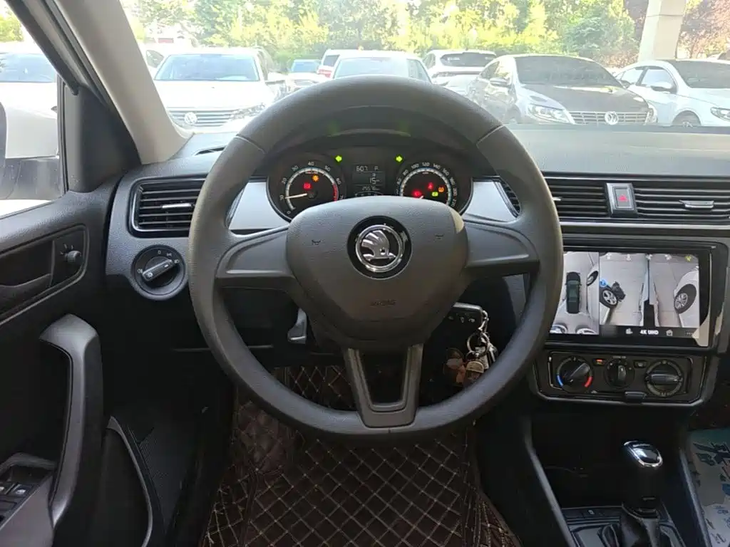 Skoda Rapid Spaceback 2021 — фото 11