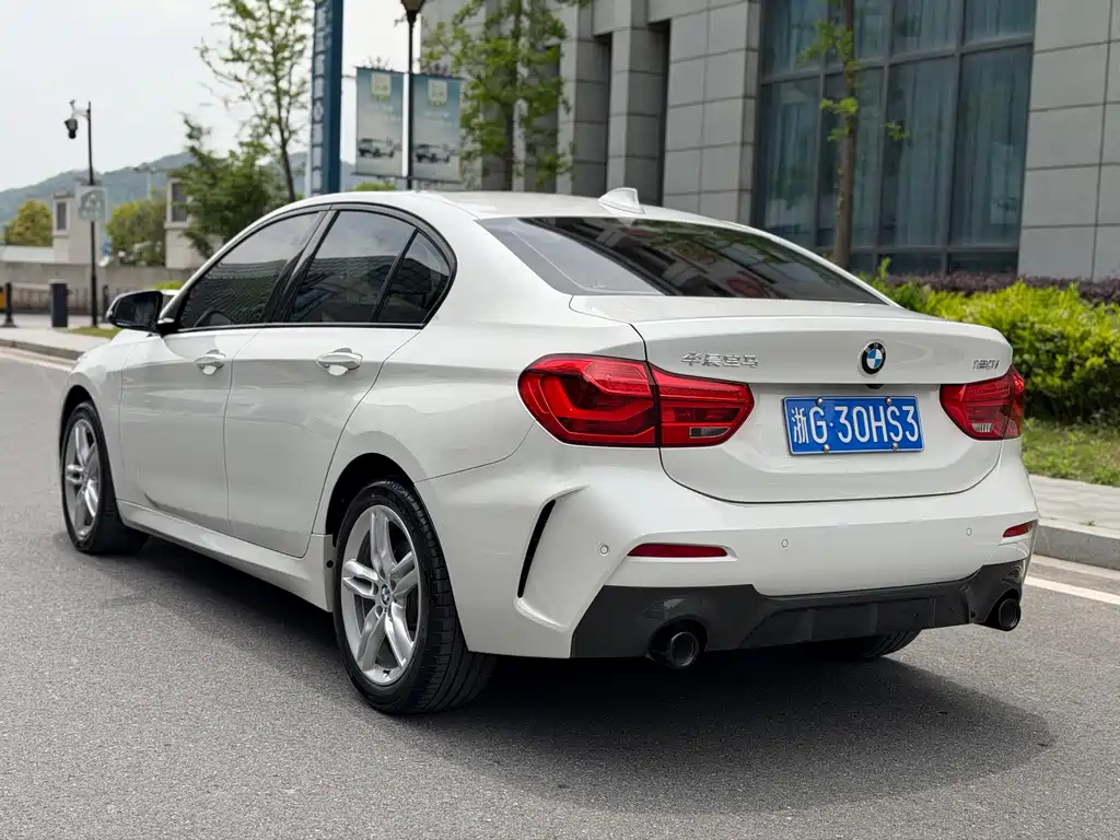 BMW 1 Series 2021 — фото 16