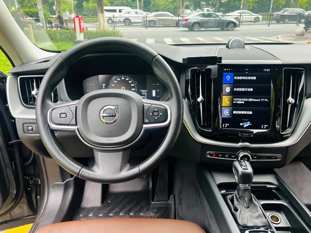 Volvo XC60 2020 — фото 15