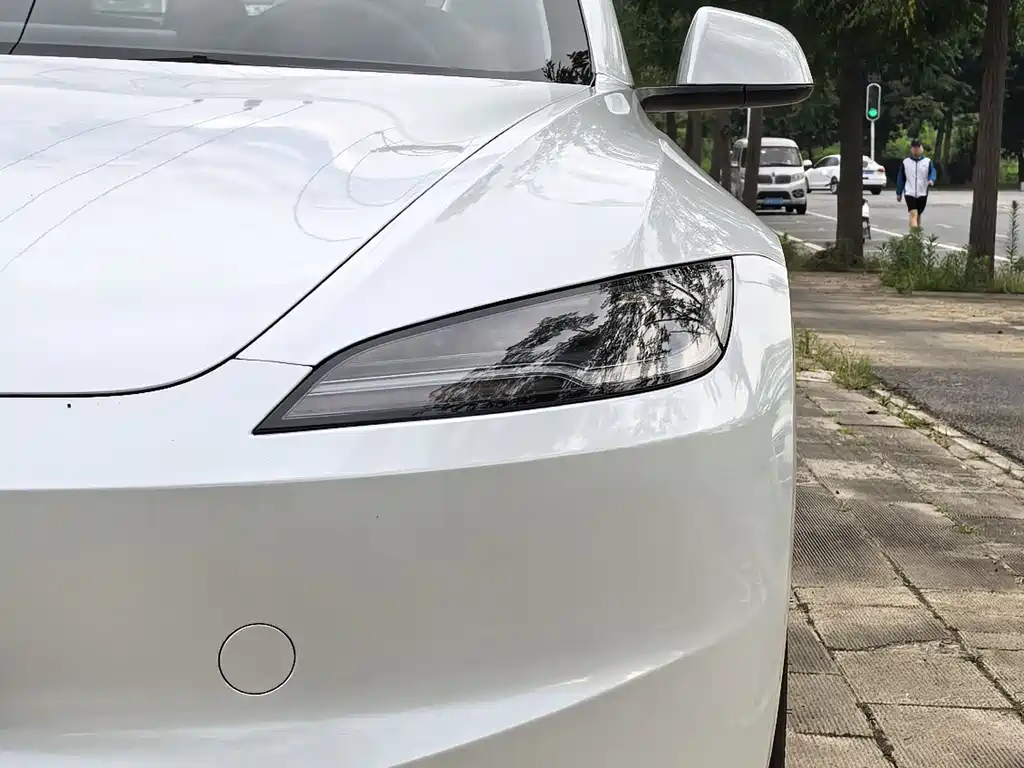 Tesla Model 3 2023 — фото 16