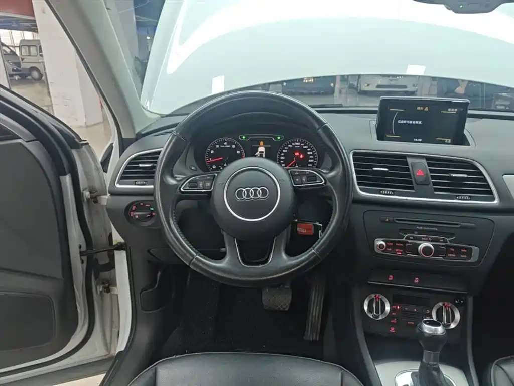 Audi Q3 2016 — фото 11