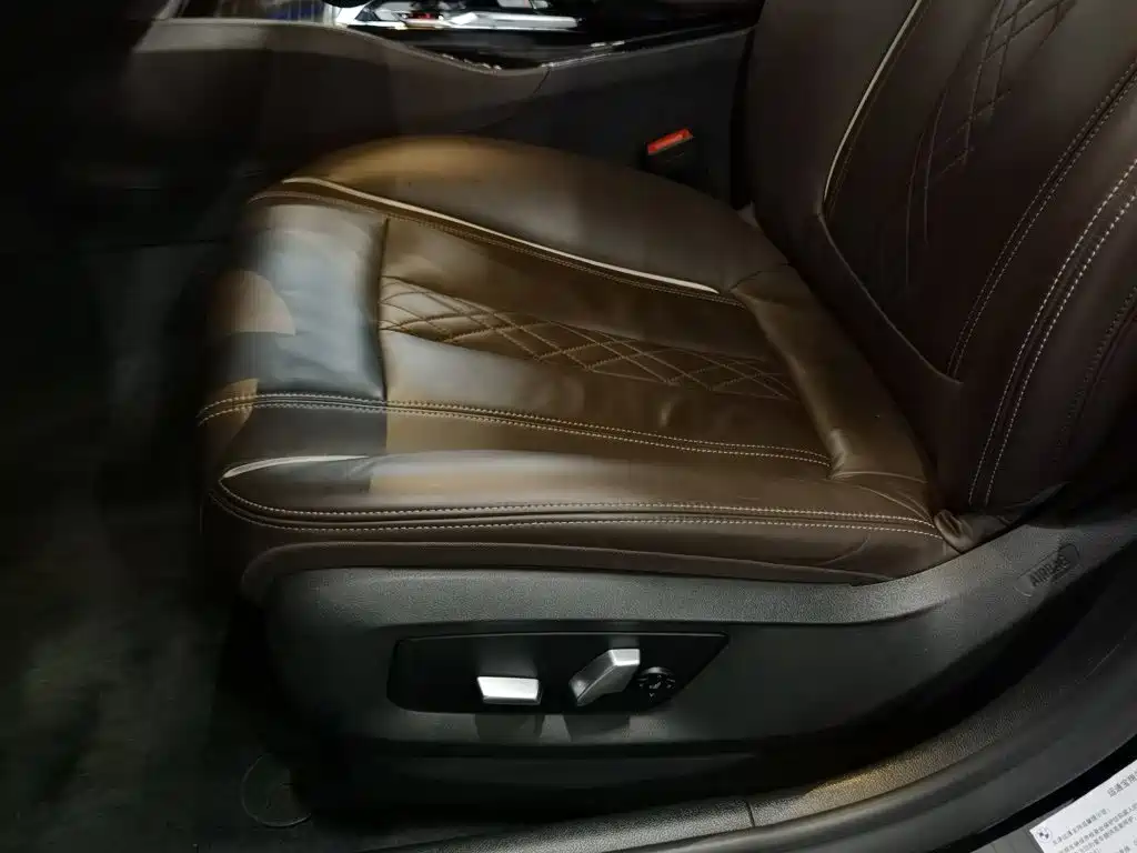BMW 5 Series New Energy 2019 — фото 20