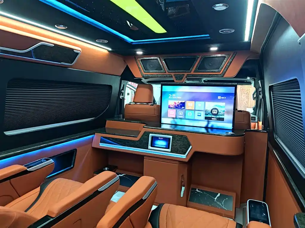 Toyota Hiace 2025 — фото 13