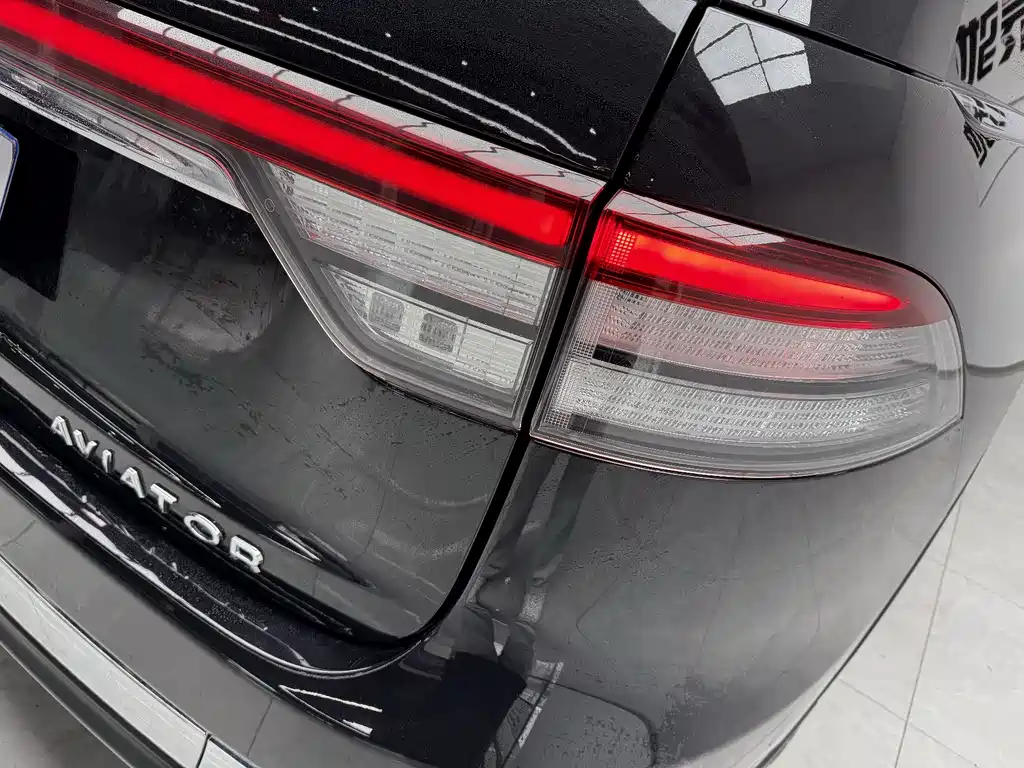 Lincoln Aviator 2022 — фото 16