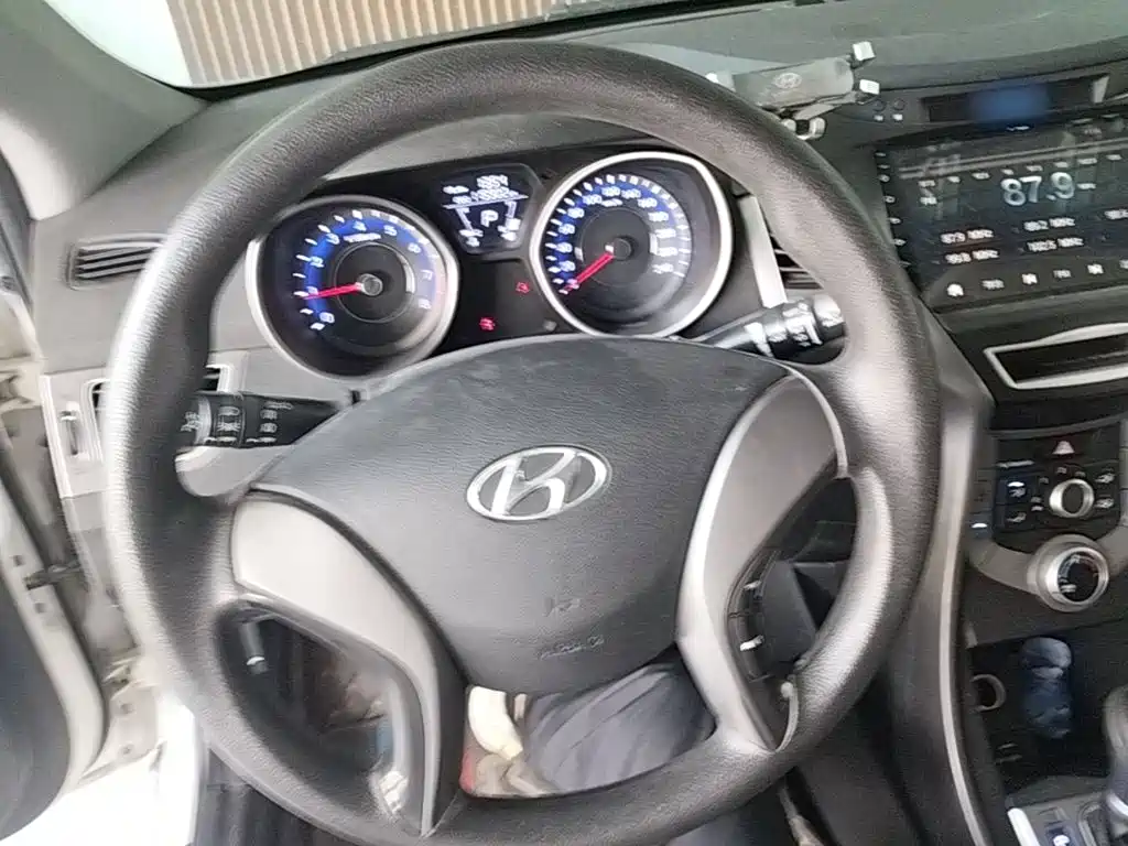 Hyundai Elantra Langdong 2017 — фото 11