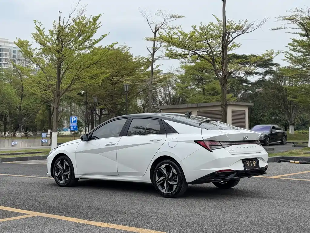 Hyundai Elantra 2023 — фото 20