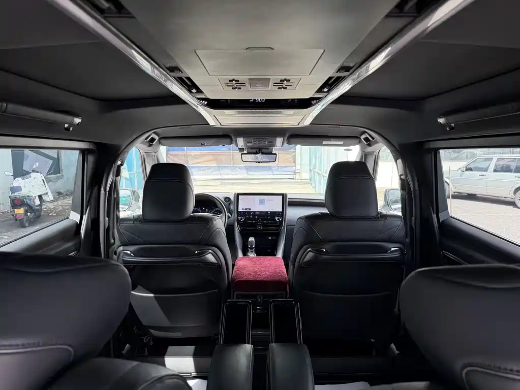 Toyota Vellfire 2023 — фото 9