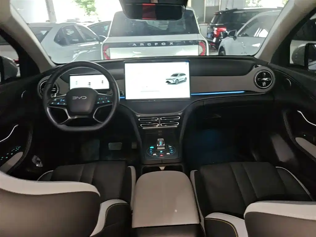 BYD Seal 05 DM-i 2025 — фото 10