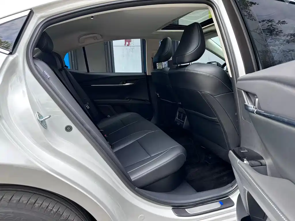 Toyota Camry 2025 — фото 15