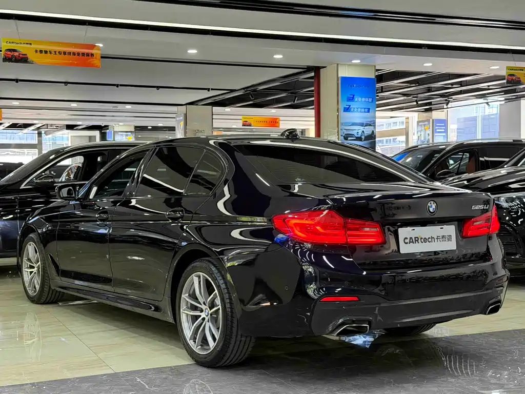 BMW 5 Series 2019 — фото 7