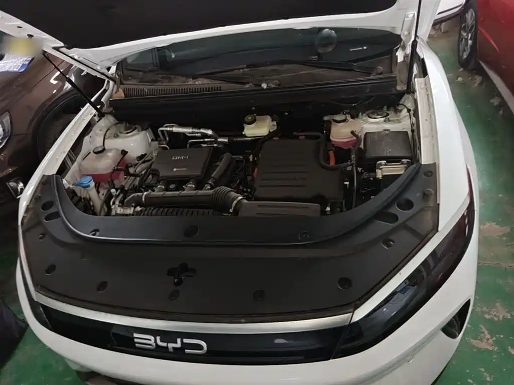 BYD Seal 05 DM-i 2025 — фото 20