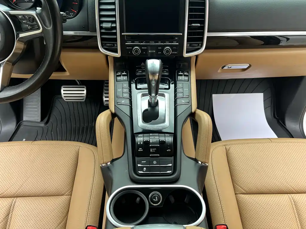 Porsche Cayenne 2016 — фото 15