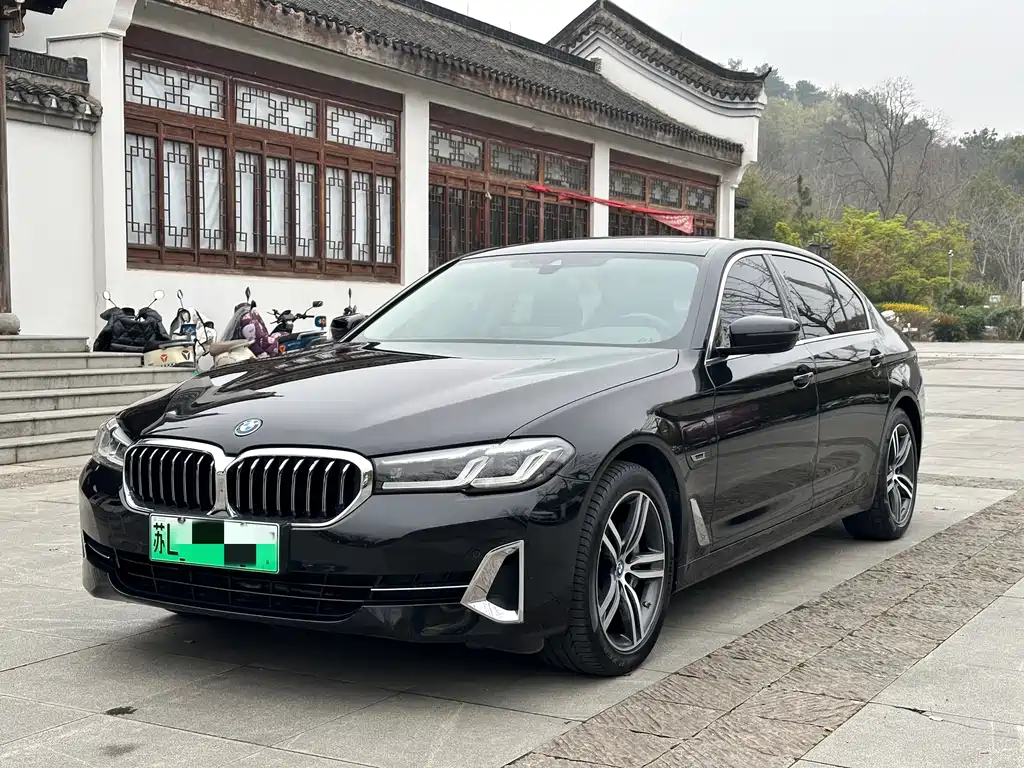 BMW 5 Series New Energy 2022 — фото 1