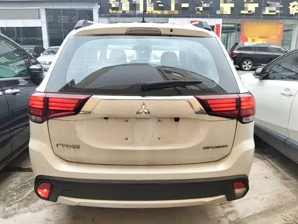 Mitsubishi Outlander 2016
