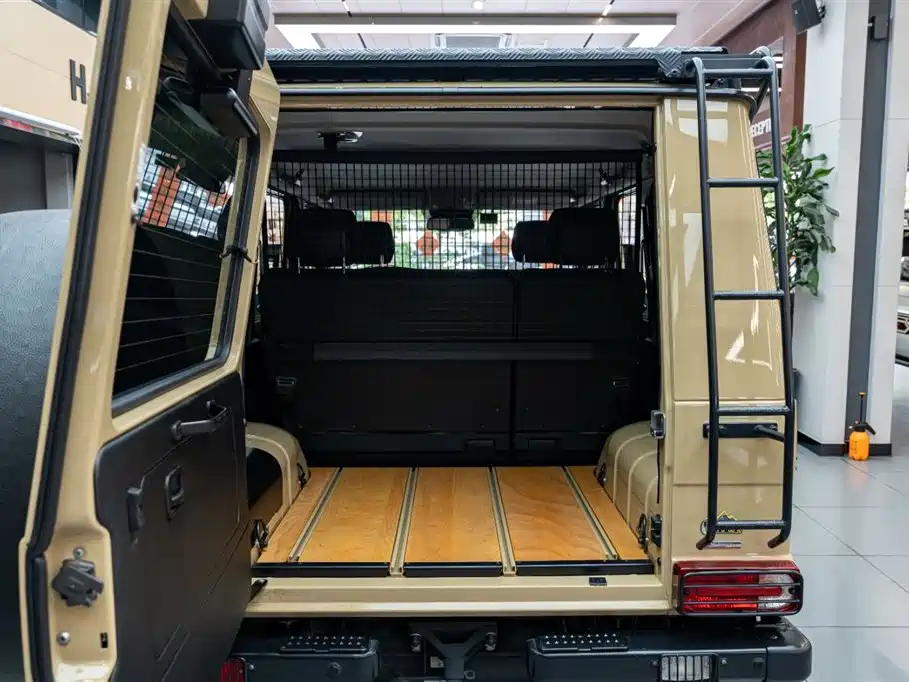 Mercedes-Benz G-Class 2017 — фото 21