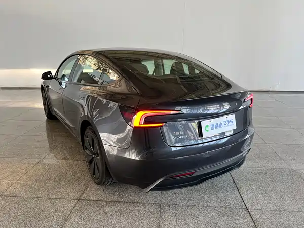Tesla Model 3 2024