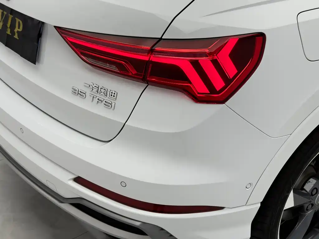 Audi Q3 2021 — фото 10