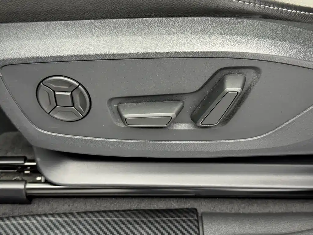 Audi Q3 2021 — фото 24