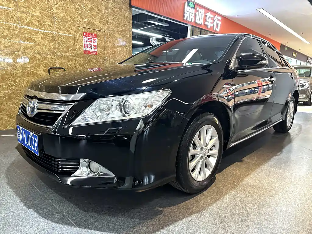 Toyota Camry 2014 — фото 1