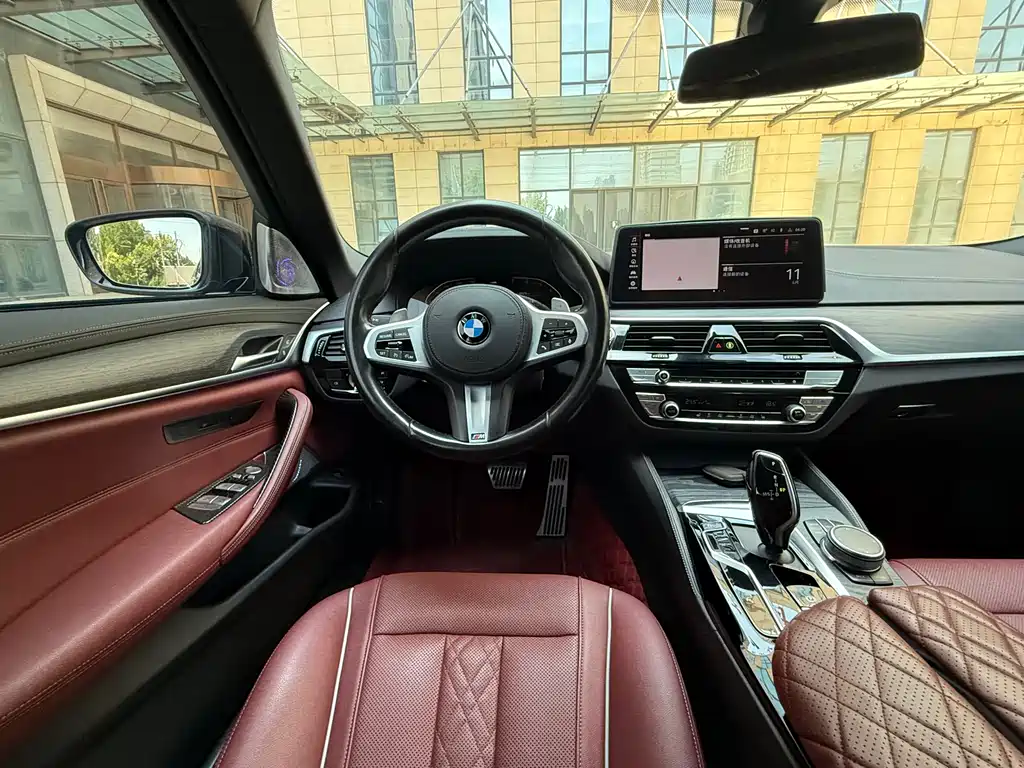 BMW 5 Series 2021 — фото 10