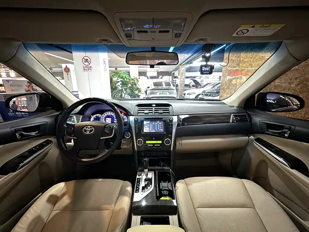Toyota Camry 2014 — фото 17