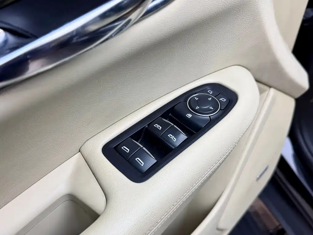Cadillac XT5 2018 — фото 11