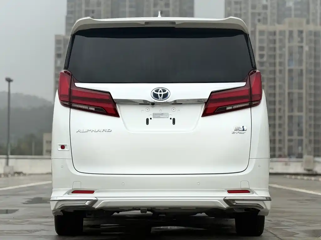 Toyota Alphard 2023 — фото 14