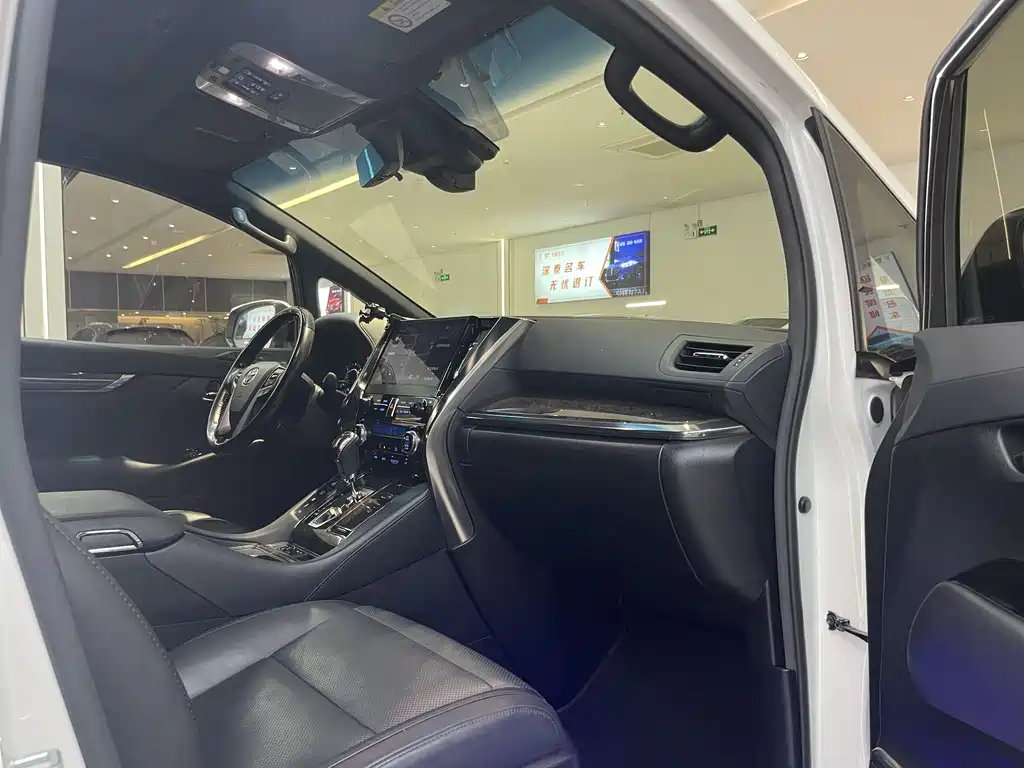 Toyota Alphard 2021 — фото 21