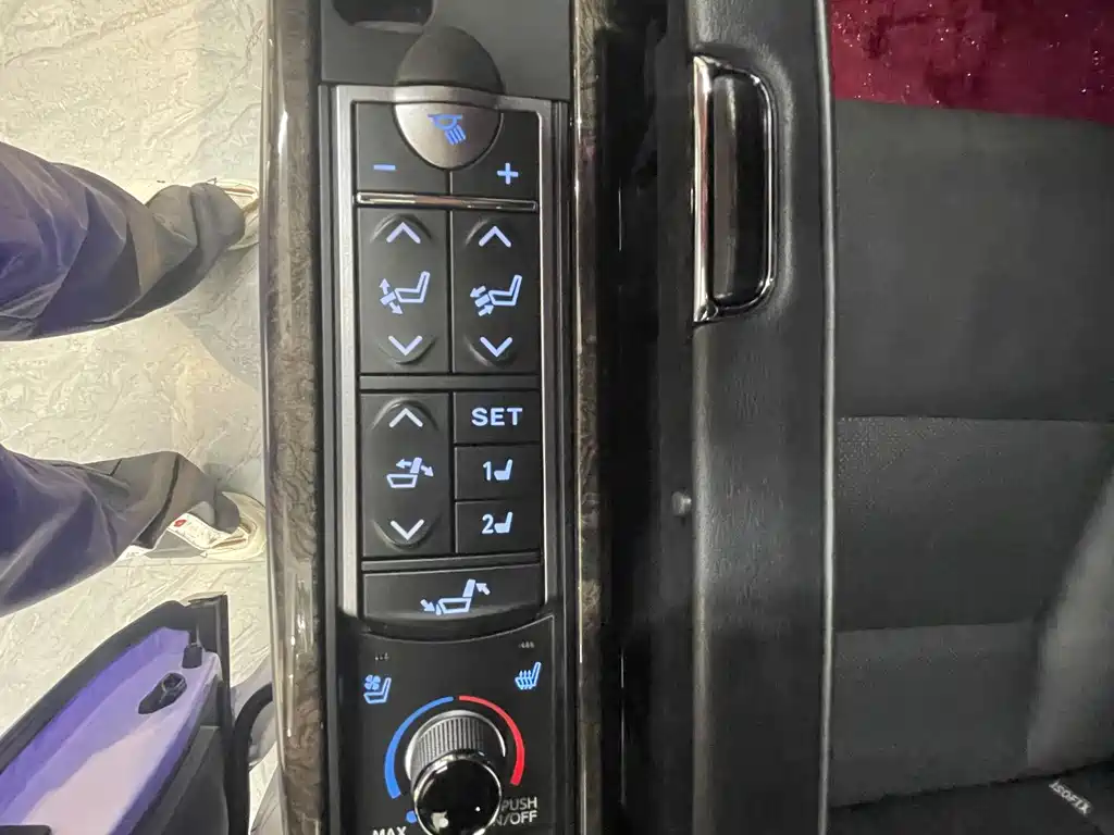 Toyota Alphard 2021 — фото 25