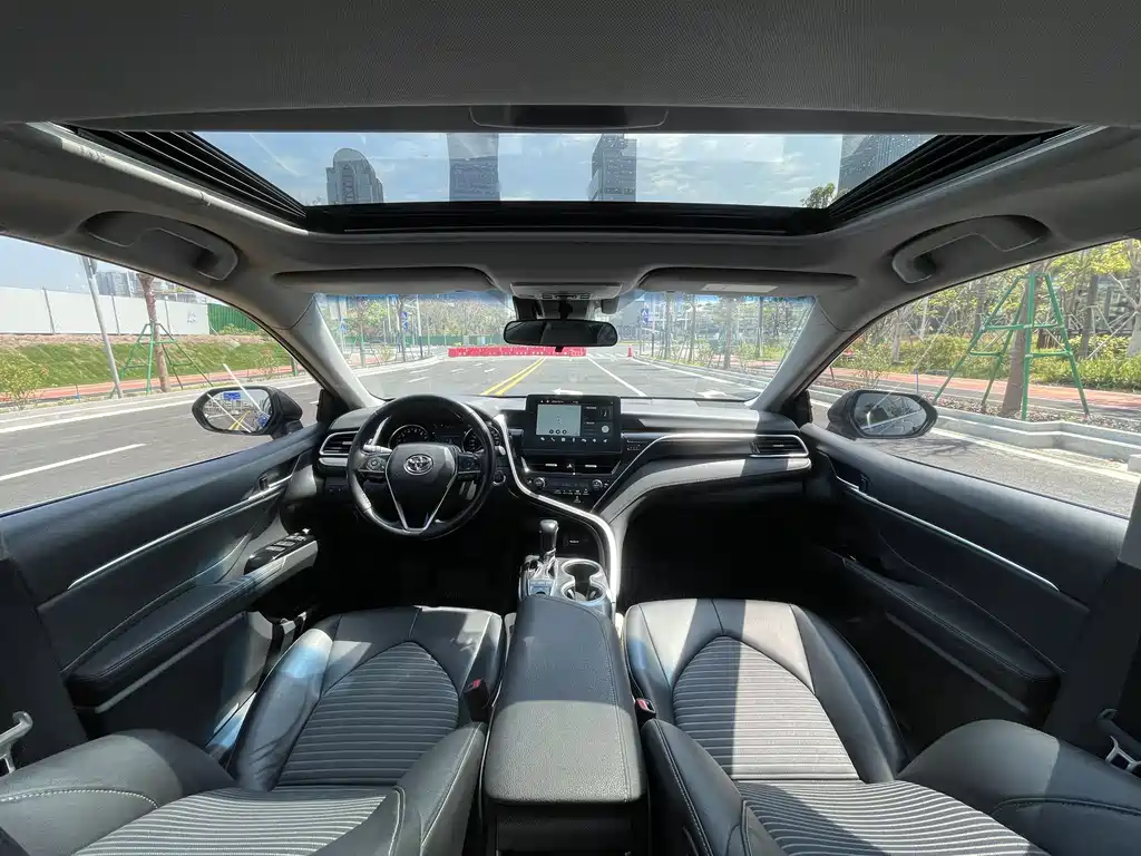 Toyota Camry 2023 — фото 12