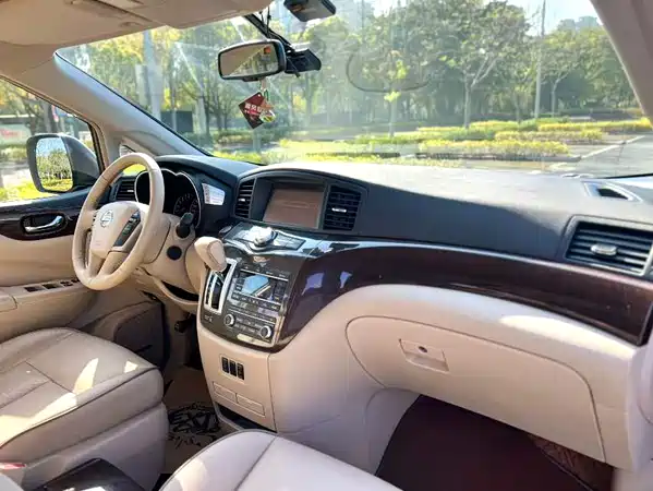 Nissan Quest 2015