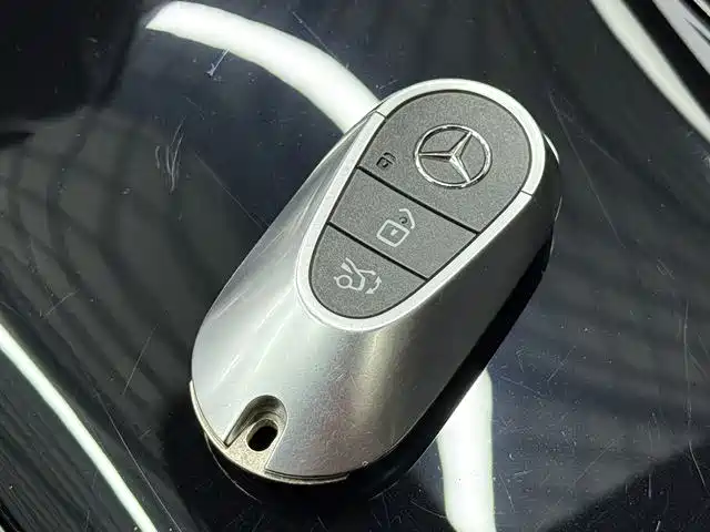 Mercedes-Benz C-Class 2023 — фото 8