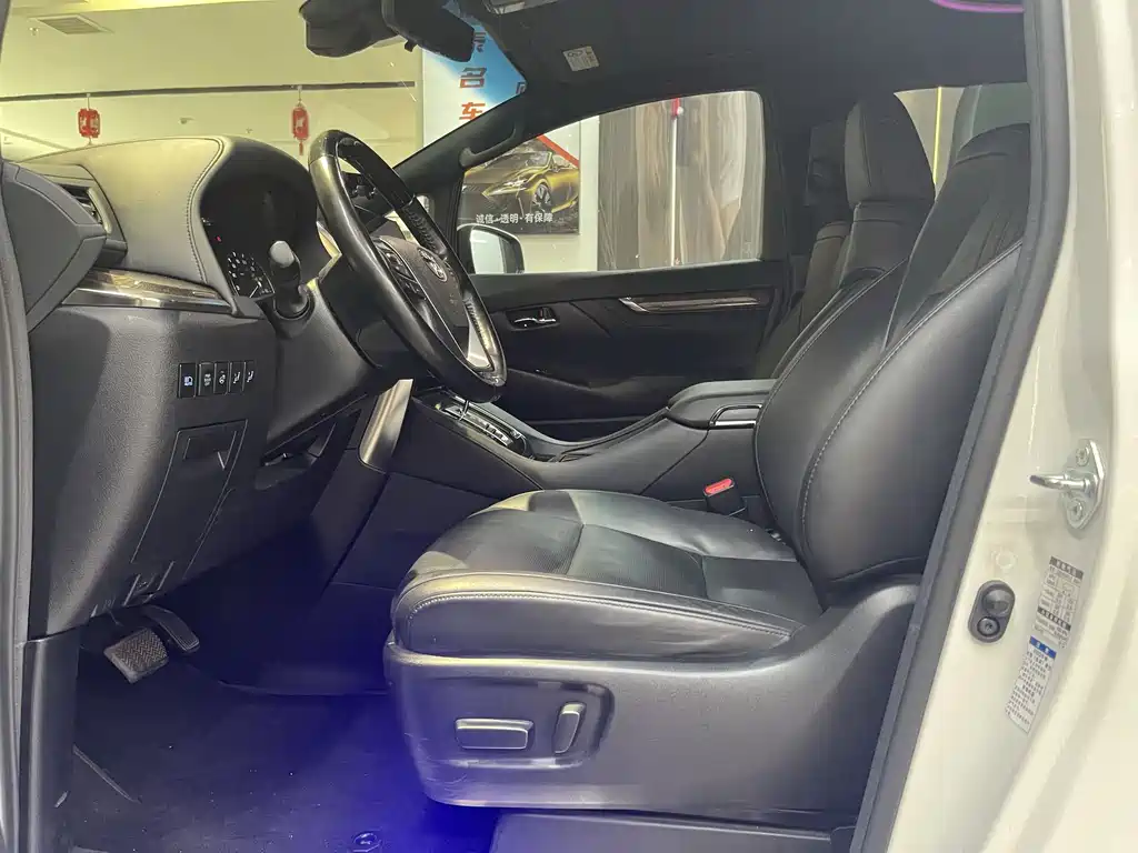 Toyota Alphard 2021 — фото 18