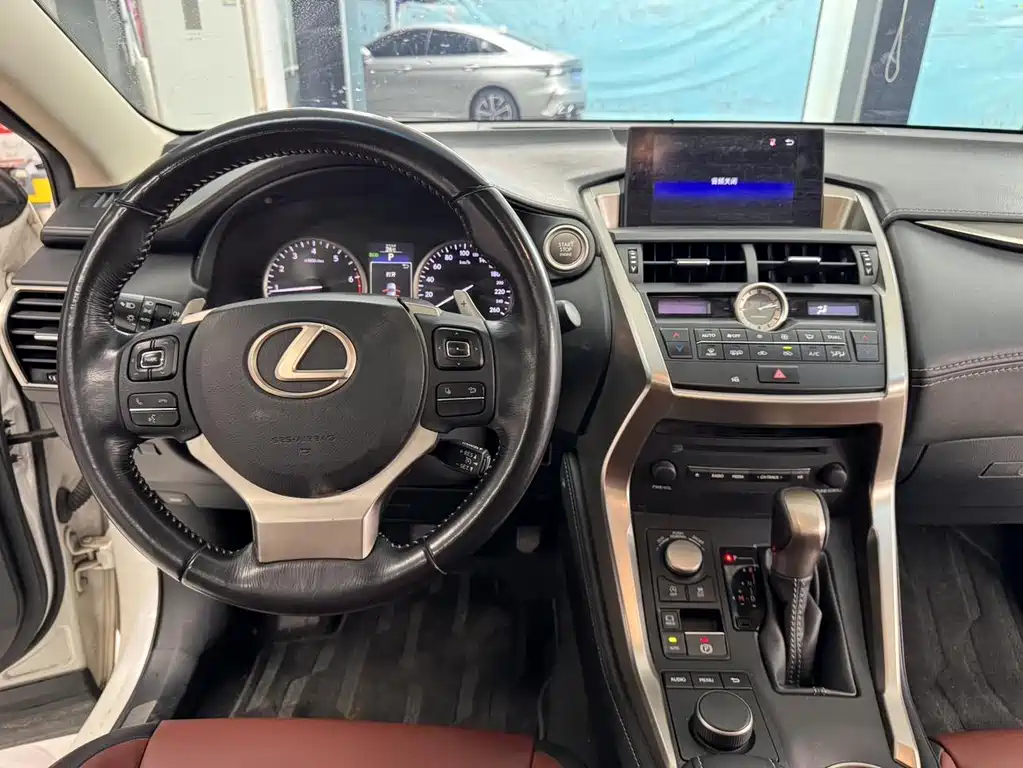 Lexus NX 2015 — фото 9