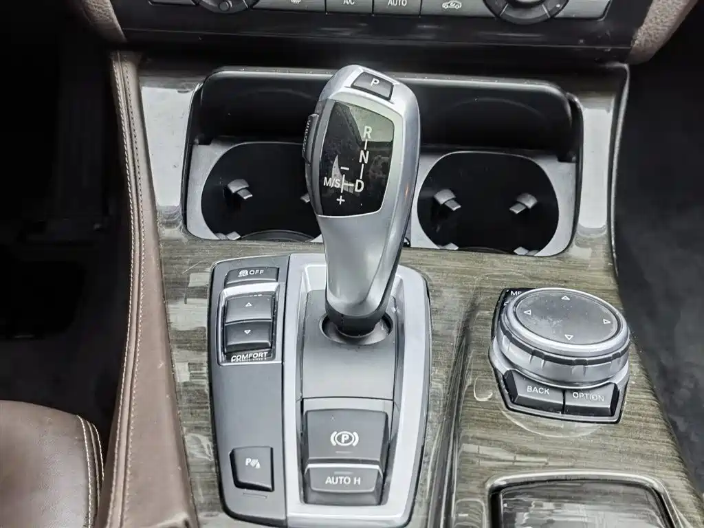 BMW 5 Series 2016 — фото 13