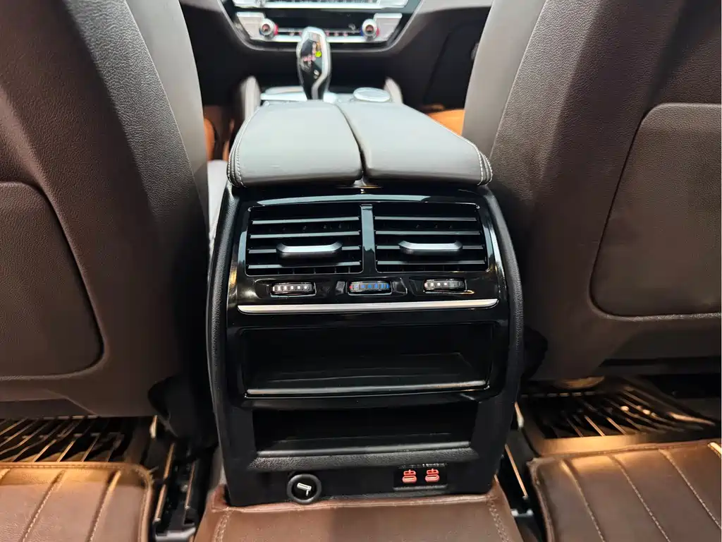 BMW 5 Series New Energy 2020 — фото 18