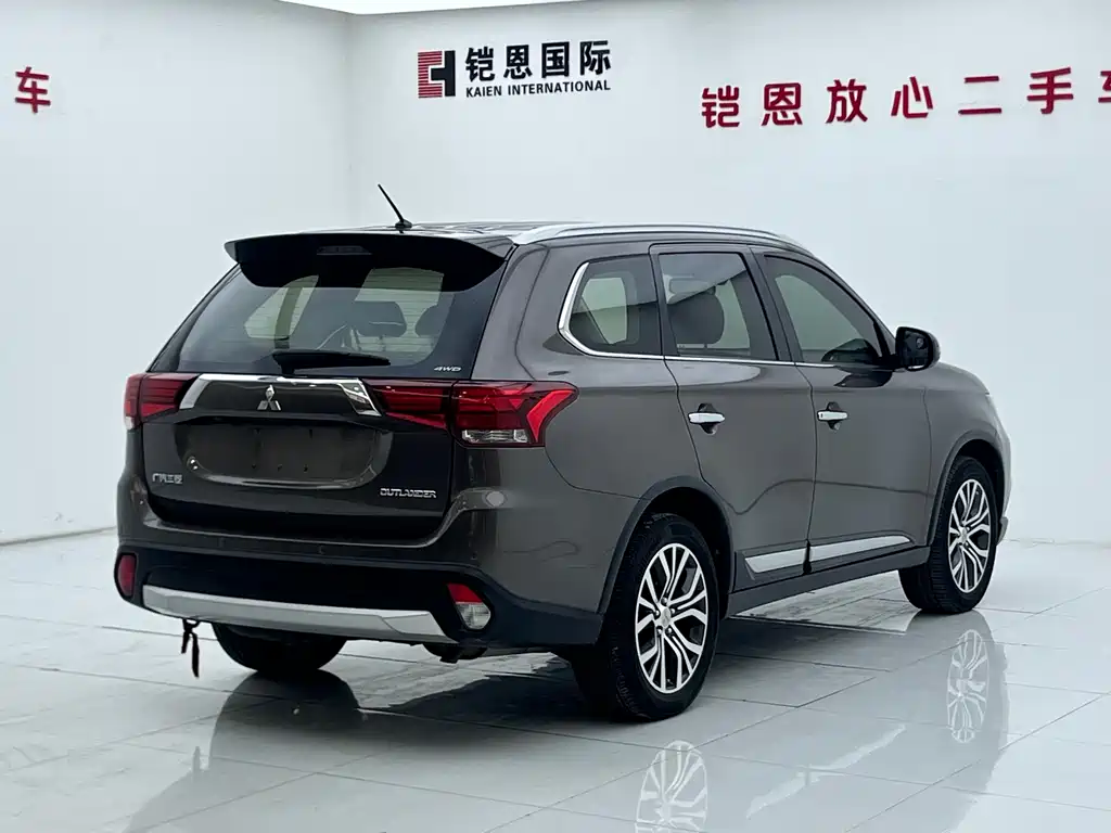 Mitsubishi Outlander 2017 — фото 25