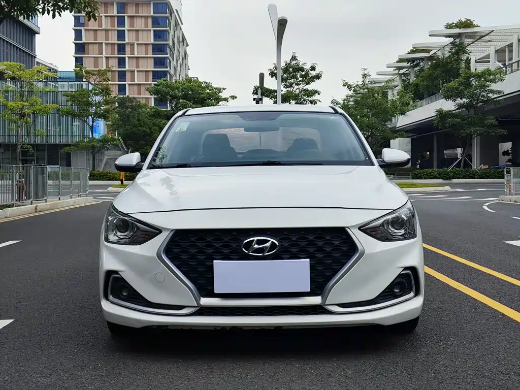 Hyundai Elantra 2018 — фото 2
